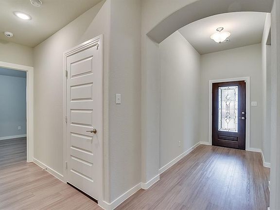 4th image of 2166 Mossbrook Dr