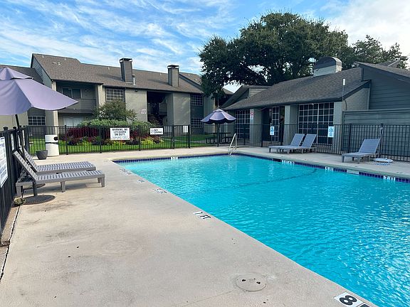 3rd image of 1501 Tennis Dr #609