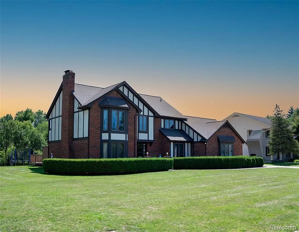 5 bed, 4.0 bath, 3417 sqft, $3,500 — Photo 3