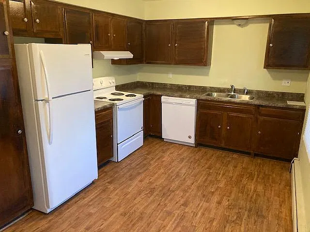 3 bed, 1.5 bath, $1,750 — Photo 3