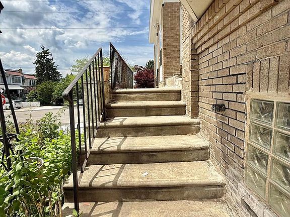 3rd image of 5461 Diamond St