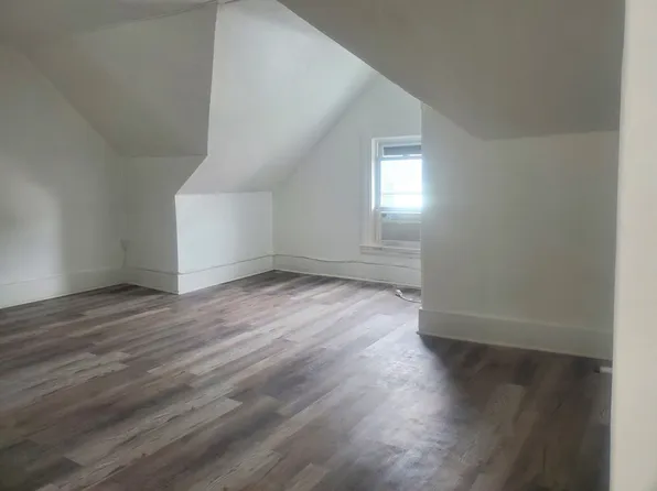 26 Clifton St #3, Worcester, MA 01610