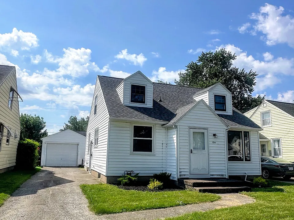 154 Calvin Ct N