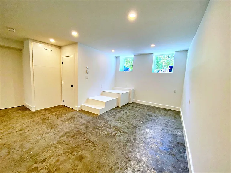 406 Sumner St #1 — Photo 8