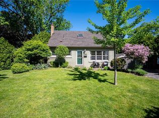 2067 Maplewood Dr, Burlington, ON L7R 2C6