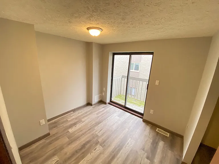 1669 Summit St #1675 — Photo 8