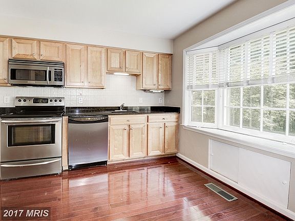 4th image of 11220 Edgemoor Ct