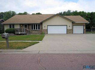 813 S Parkview Blvd, Brandon, SD 57005