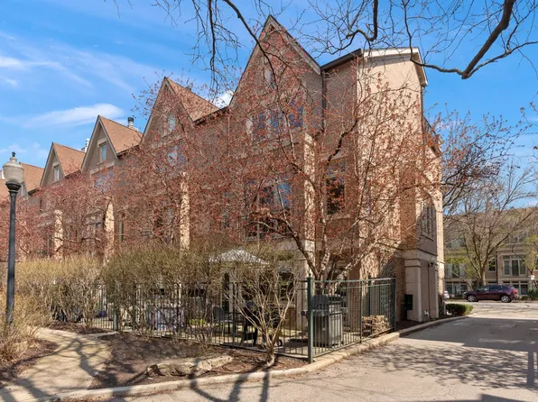 2728 N Janssen Ave #A, Chicago, IL 60614