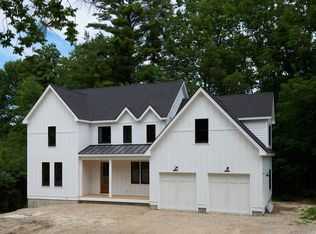 5 Freedom Dr, Falmouth, ME 04105