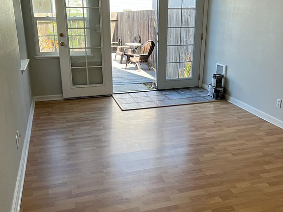 3rd image of 1371 Main St #B