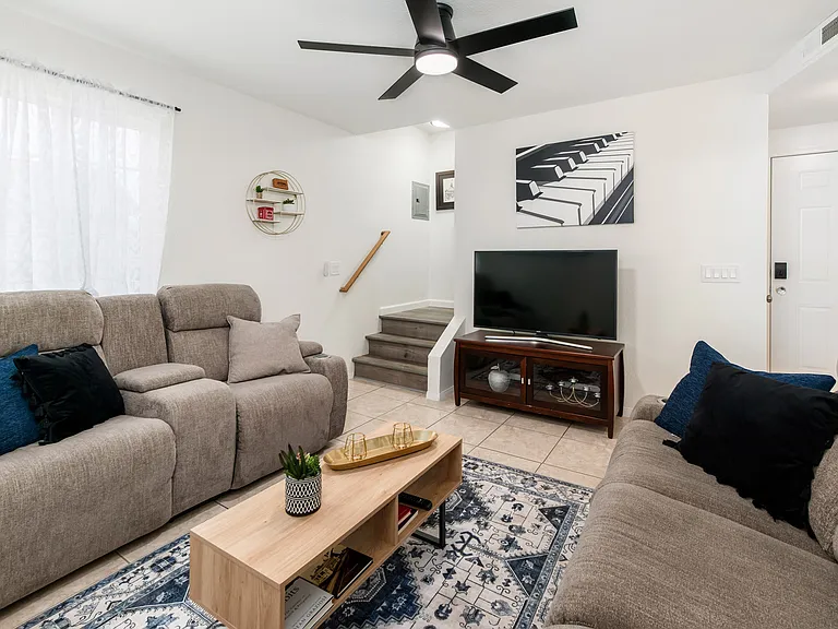 2971 Franklin Ave — Photo 27