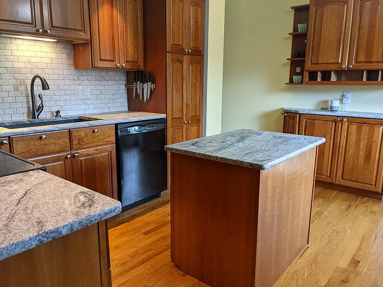719 Dunston St — Photo 3