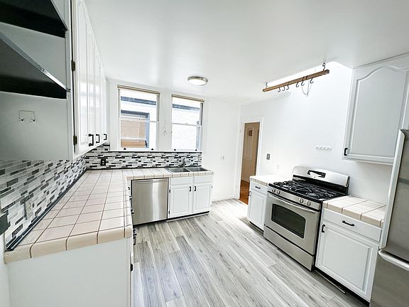 4th image of 28 Seal Rock Dr
