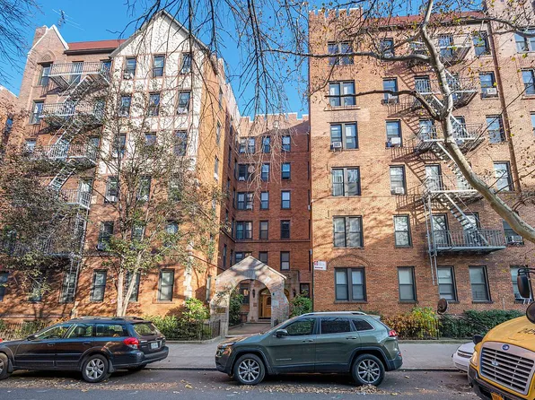 41-41 41st St #3F, Queens, NY 11104