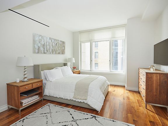5th image of 2150 Broadway #9G