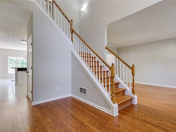 3rd image of 5388 Beechwood Forest Dr