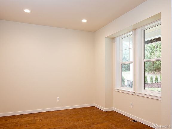 3rd image of 15819 Sunny Cove Dr SE
