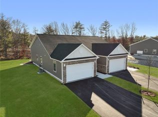 44 Overlook Ln, Glocester, RI 02814