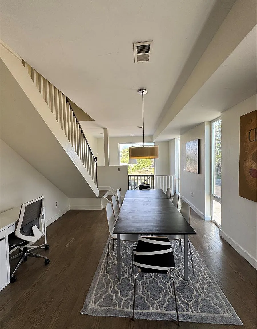 3 bed, 2.5 bath, 1983 sqft, $4,000 — Photo 3