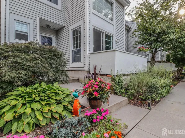 11 Borelle Sq, Parlin, NJ 08859