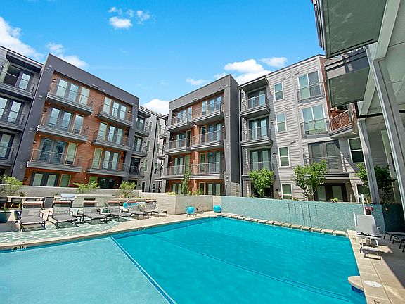 3Waller Pool Courtyard