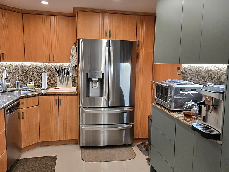5555 Collins Ave #8W — Photo 3