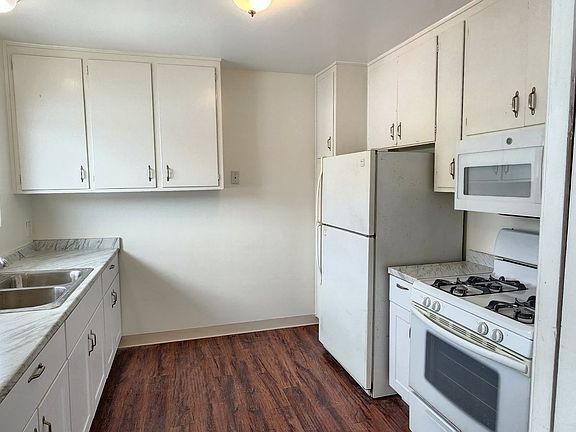 3rd image of 1010 A Ave APT 4