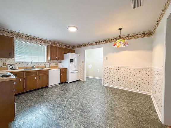 5th image of 1548 Pine Forest Dr