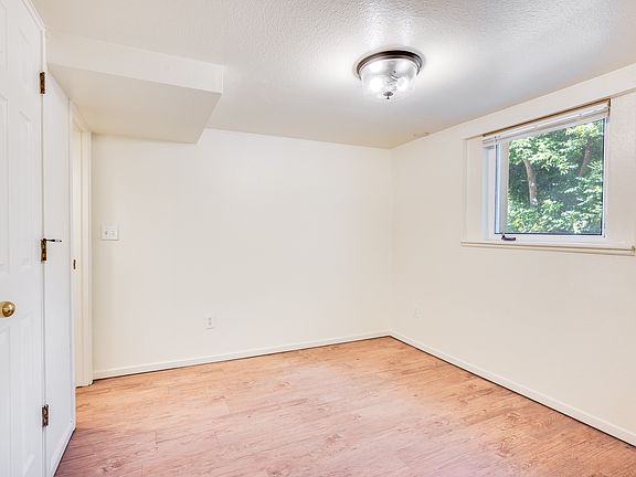 3rd image of 1153 Lincoln Pl #B