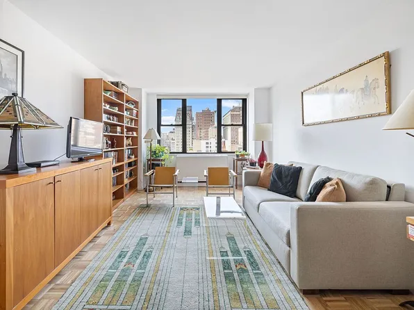 201 E 17th St APT 17E, Manhattan, NY 10003