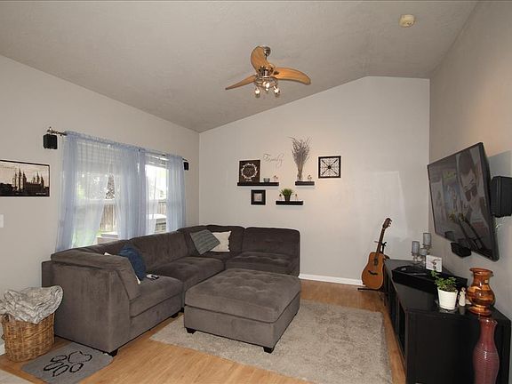 4th image of 548 E Woodbury Dr