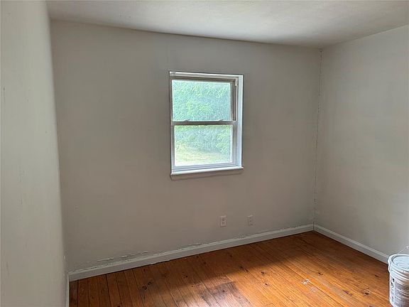 5th image of 1037 Hoyt Ave