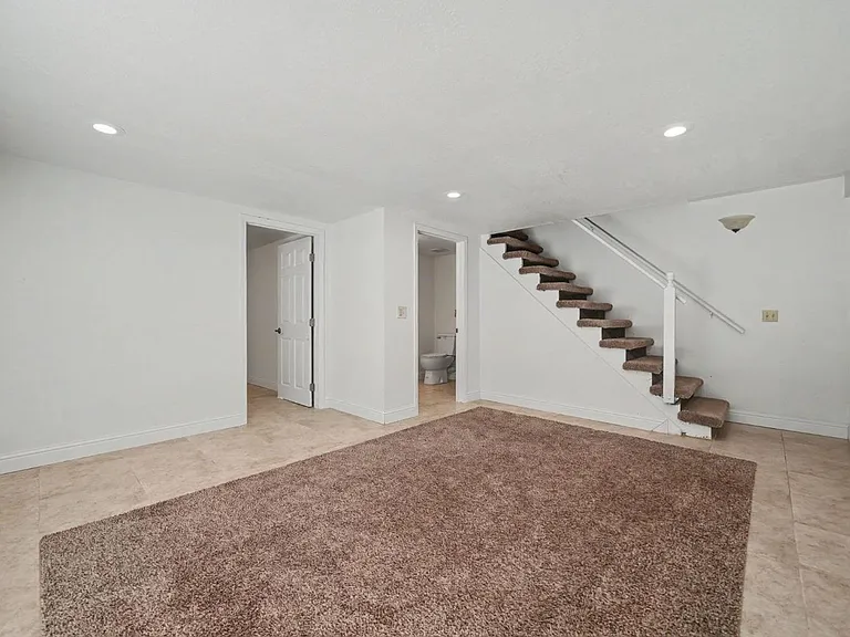 16932 McKenzie Dr — Photo 20