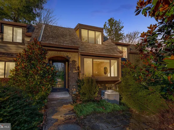 1518 Scandia Cir, Reston, VA 20190