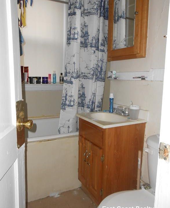 2nd image of 225 Kelton St #9XR