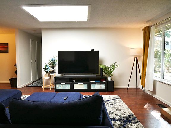 5th image of 10708 NE 144th Ct