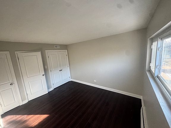 3rd image of 3903 Warren Ave APT B4
