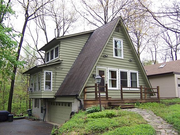 2nd image of 221 Oakwood Dr