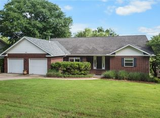 104 Lake Rd, Springdale, AR 72764