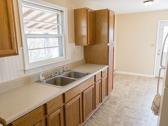 5th image of 397 Boxwood Ln
