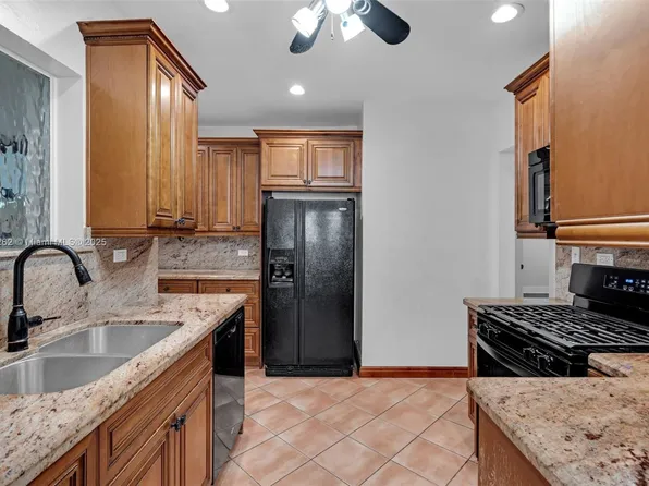 1024 Tyler St, Hollywood, FL 33019