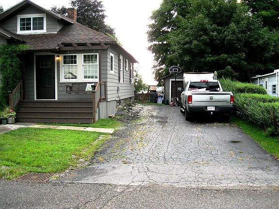 4th image of 137 Park Hill Ave