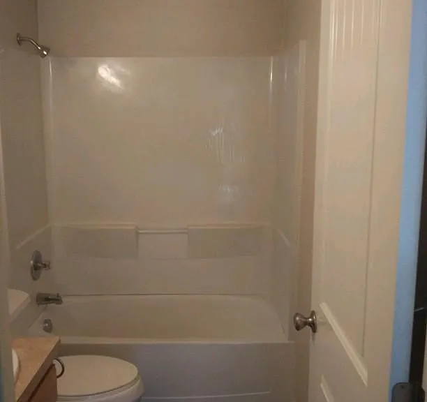 Hall bath on second level