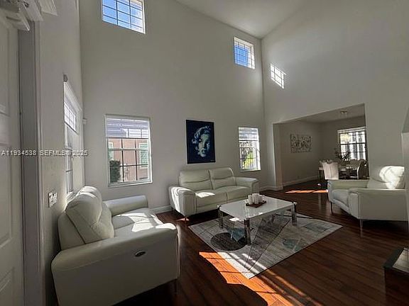 2nd image of 712 Tulip Cir