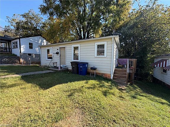 2nd image of 1011 Manly St