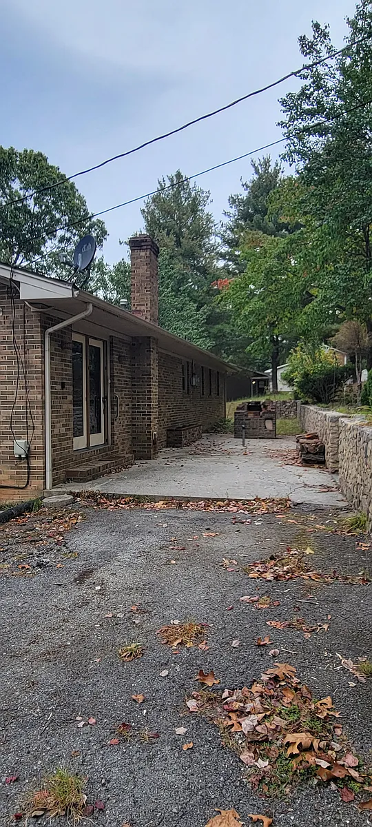 Building Photo - 1806 Hawthorne Ave