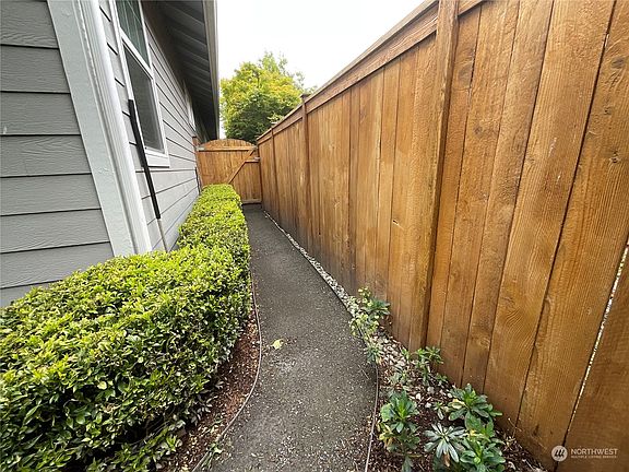 5th image of 1719 SW Aberdeen Court