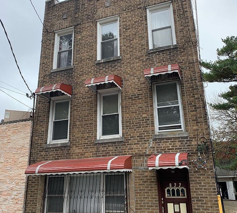 1st image of 922 E 92nd St