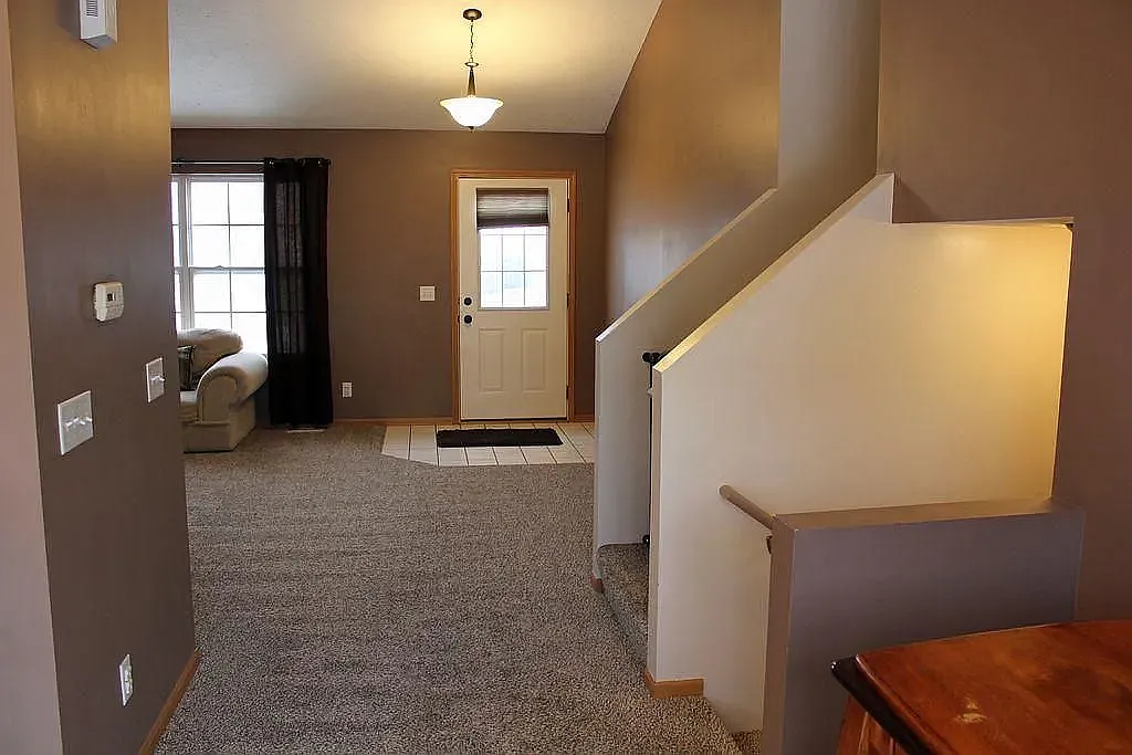 3 bed, 1637 sqft, $1,900 — Photo 2